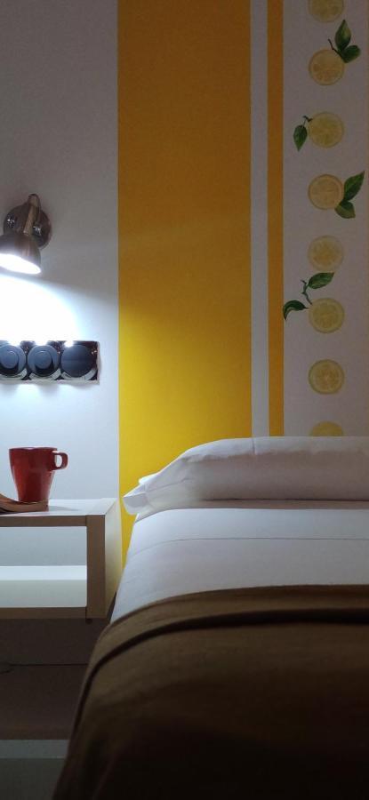 Hostal Santa Ana Colors Madrid Eksteriør billede
