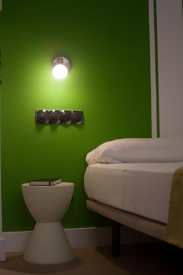 Hostal Santa Ana Colors Madrid Eksteriør billede
