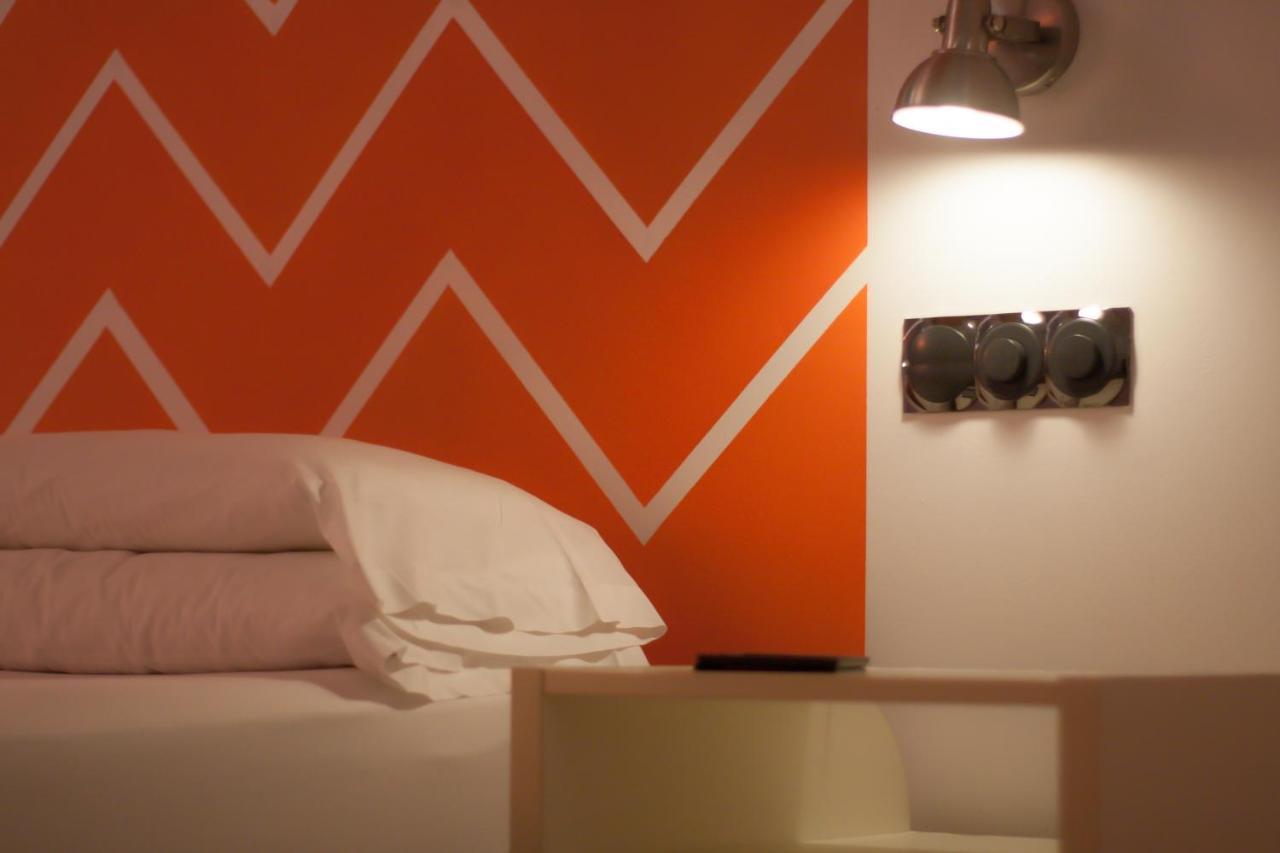 Hostal Santa Ana Colors Madrid Eksteriør billede