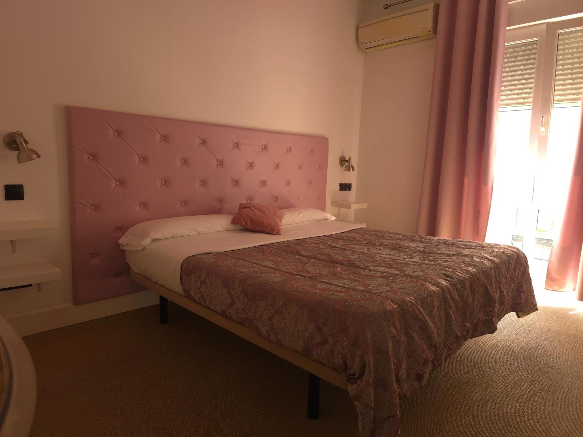 Hostal Santa Ana Colors Madrid Eksteriør billede