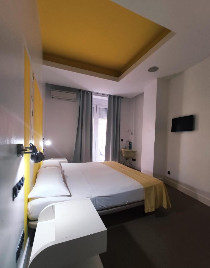 Hostal Santa Ana Colors Madrid Eksteriør billede
