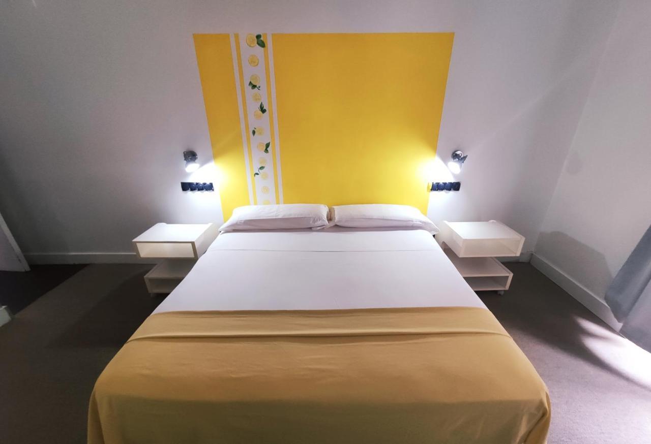 Hostal Santa Ana Colors Madrid Eksteriør billede