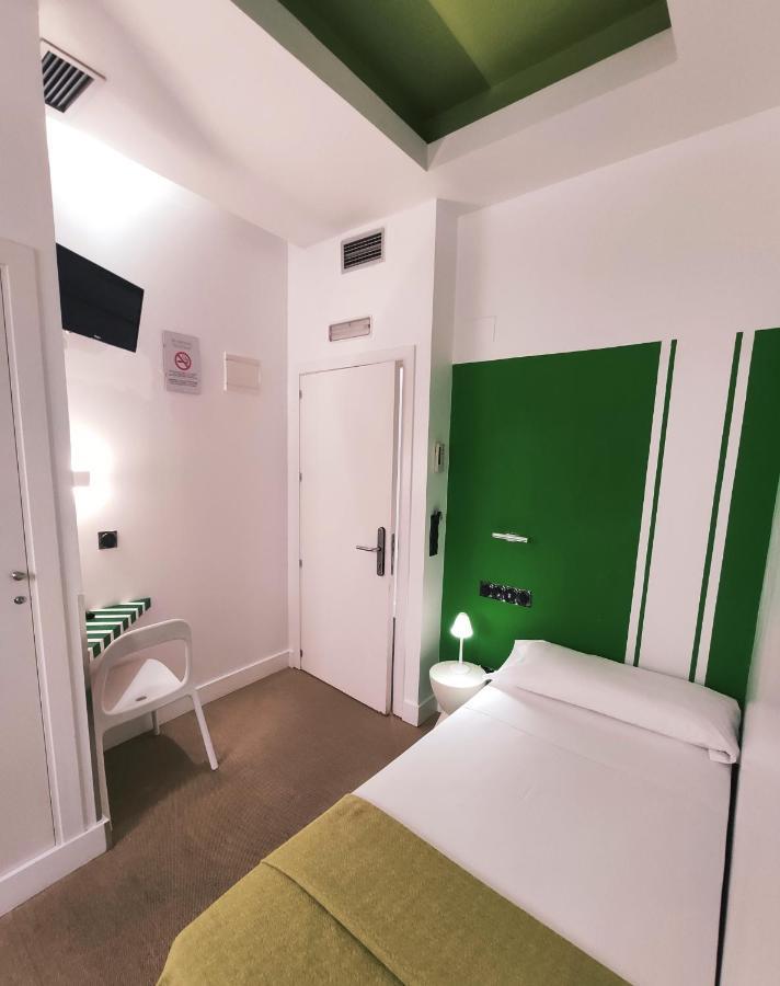Hostal Santa Ana Colors Madrid Eksteriør billede