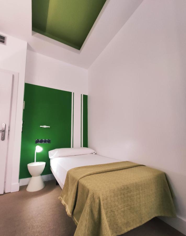 Hostal Santa Ana Colors Madrid Eksteriør billede